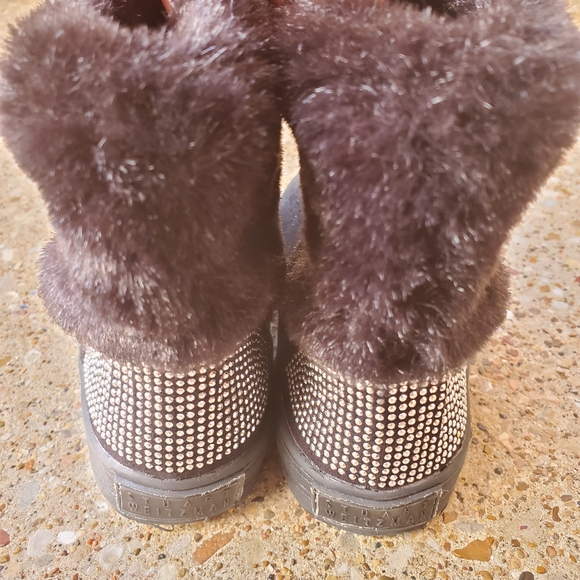 Stuart Weitzman Black Crystal Stud Vance Fur Chelsea Faux Boots 11 - Picture 10 of 10